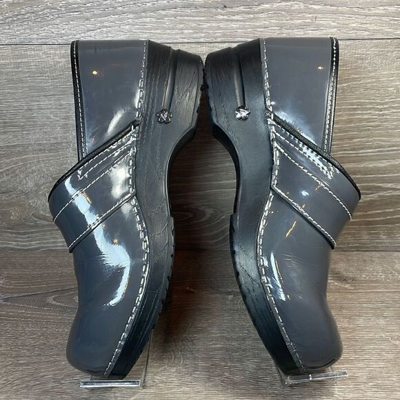 Koi by Sanita Lindsey Gray Patent Leather Women’s Size 9.5-10/EU 40 Slip On Clog - Picture 9 of 11